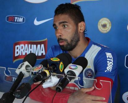 Dermerson se recuperou de lesão e já trabalha com bola