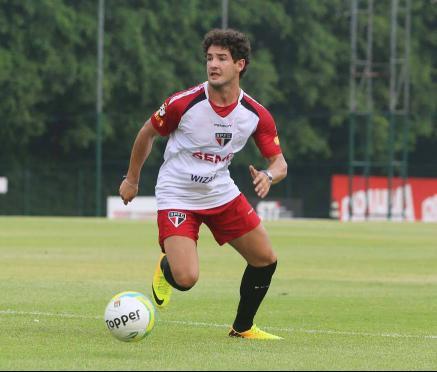 Pato terá mais uma chance como titular
