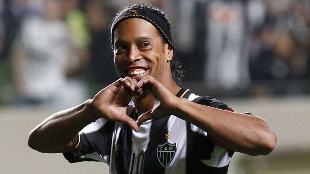 Ronaldinho agradece torcida em vídeo de despedida