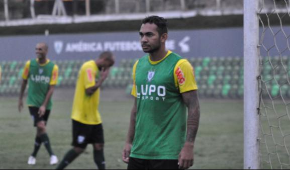 Diney será uma das novidades do América-MG para a partida contra o ABC