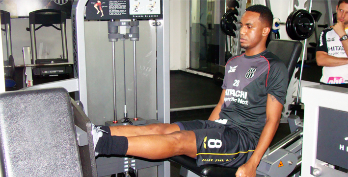 Ponte Preta começa a enxugar elenco e Leonardo está de saída