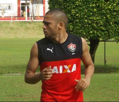 Adriano terá que ver o jogo pela TV