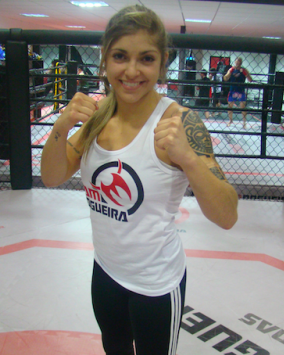 A lutadora Bruna Ellen se prepara para a estréia no MMA e vai colecionando títulos no Kung fu