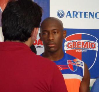 Douglas Carioca é o mais novo reforço de China no Grêmio Prudente