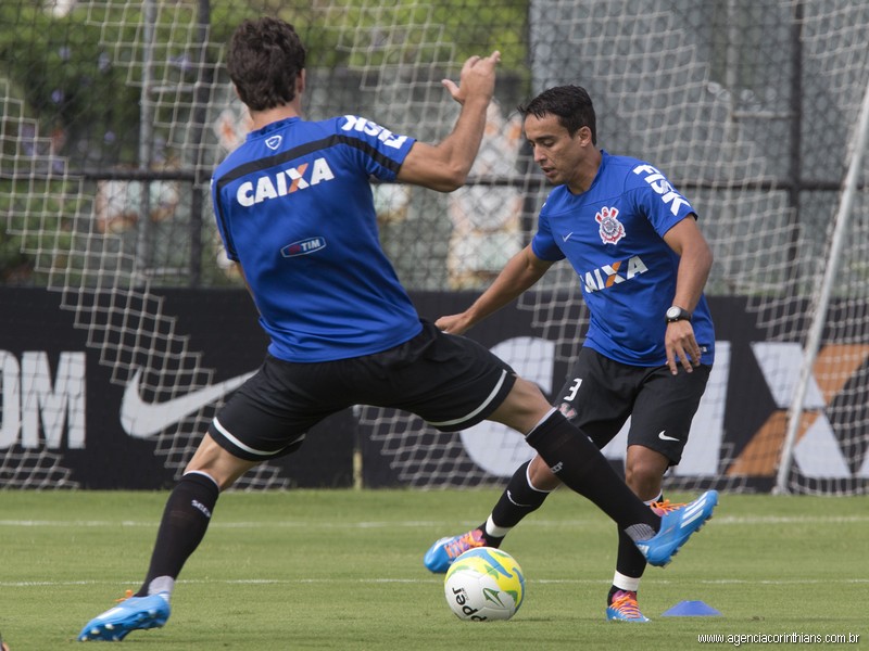 Jadson vê entrosamento como trunfo do Corinthians