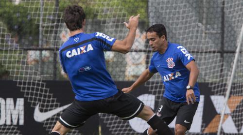 Jadson durante treino do Corinthians