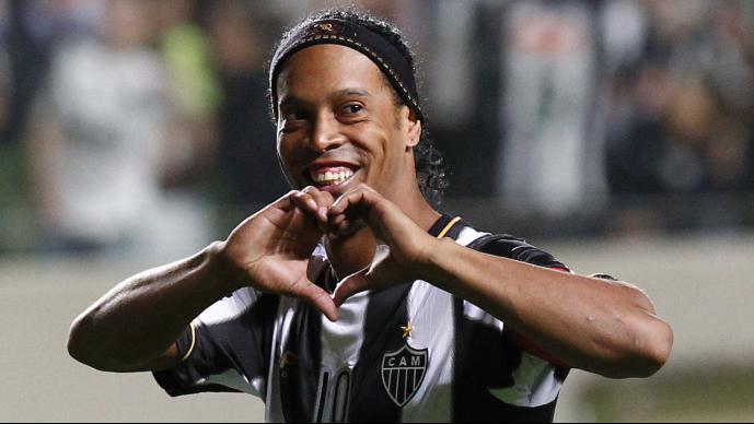 Ronaldinho Gaúcho deve definir seu futuro brevemente