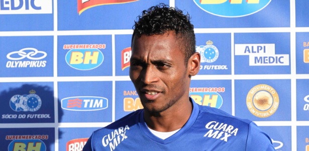 Marquinhos vê disputa saudável pela vaga no Cruzeiro