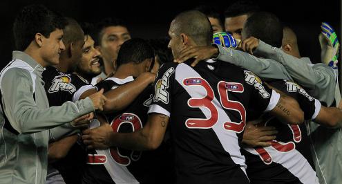 O Vasco não jogou bem, mas muita disposição e eliminou a Ponte Preta