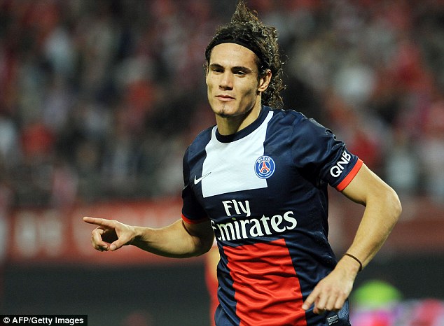 Francês: Cavani nega rumores e garante que ficará no PSG