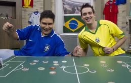 Carlos Eduardo de Freitas e Gabriel Castro mostram descontração na apresentação da Hora do Jogo na Rede Século 21