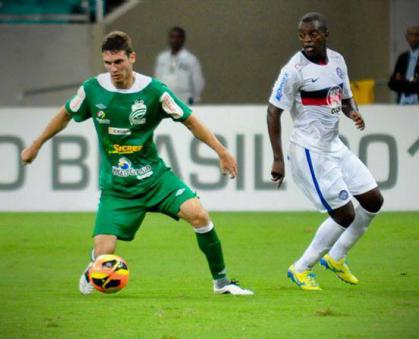 Raul Prata em ação com a camisa do Luverdense