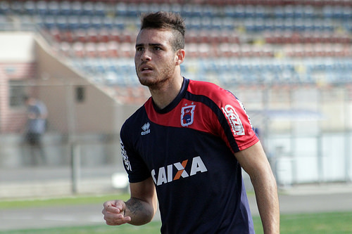 Série B: Paraná apresenta Pedro Castro