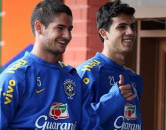 Nilmar rescinde contrato e pode acabar no São Paulo