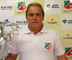 Ídolo do Velo Clube, técnico João Vallim analisa propostas