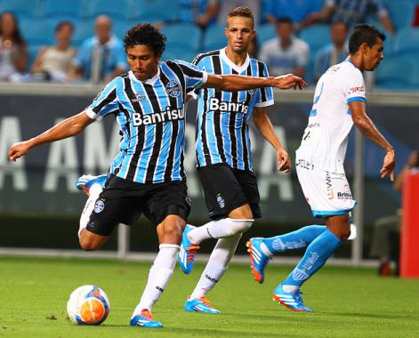 Breno ganhou a vaga na lateral-esquerda