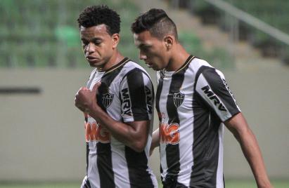 Edcarlos, à esquerda, está de volta ao Galo