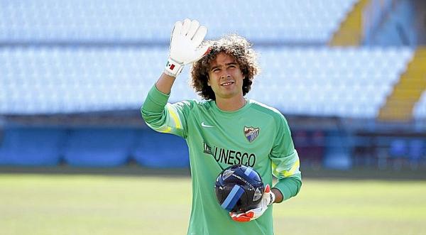 Destaque contra o Brasil na Copa, Ochoa fecha com o Málaga