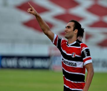 Léo Gamalho está confirmado no ataque da Cobra-Coral