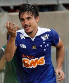 Willian está regularizado e pode entrar no segundo tempo