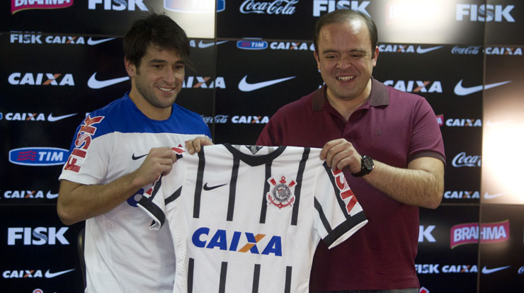 Lodeiro promete raça no Corinthians: ‘Sem bola perdida’