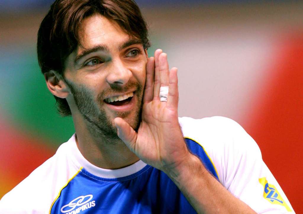 Ícone do vôlei brasileiro, Giba anuncia aposentadoria