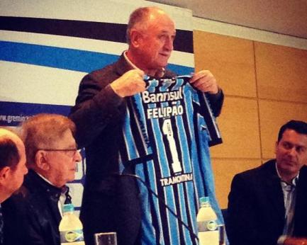 Felipão já foi apresentado, mas não estará no banco do Grêmio