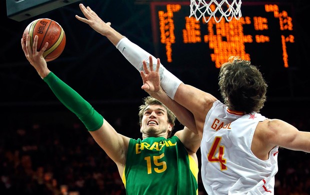Basquete: Em jogo nervoso, seleção brasileira derrota Argentina
