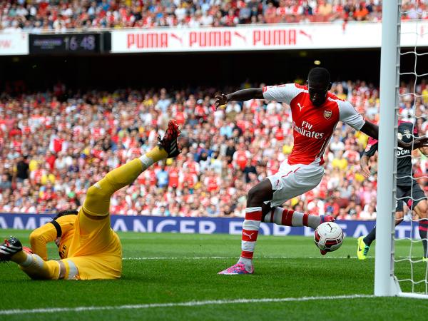 Amistoso: Com 4 gols de Sanogo, Arsenal goleia Benfica em casa
