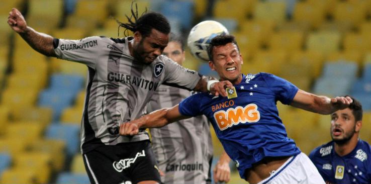 O Botafogo foi valente diante do líder Cruzeiro, que ficou contente em somar um ponto dentro do Maracanã.