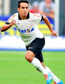 O meia Jadson está de volta, após cumprir suspensão automática