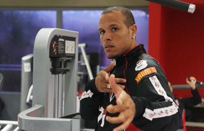 Torcida pede, mas Luis Fabiano não tem data para voltar