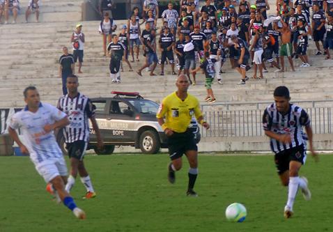 Torcida do Botafogo esperava mais futebol e mais gols em cima do fraco Águia