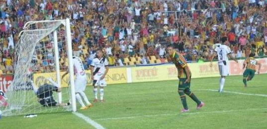 Eloir marcou dois gols e deu o passe para Pimentinha (foto), quando sentiu a coxa e virou desfalque em Joinville