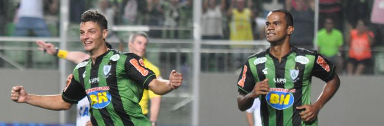 Andrei Girotto marcou gol do Coelho nos acréscimos e comemorou muito em cima do ABC
