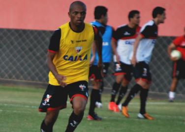 As atuações de Marcus Winicius melhoraram após a chegada do técnico Hélio dos Anjos.