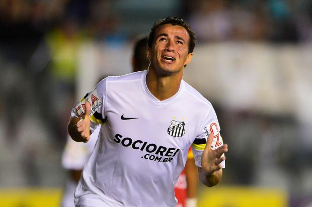Leandro Damião admite escolha errada no gol perdido contra o Internacional