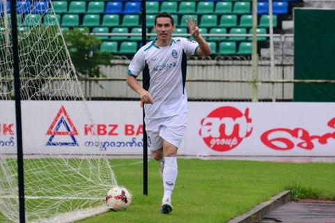 Cezar Augusto marcou três de uma só vez