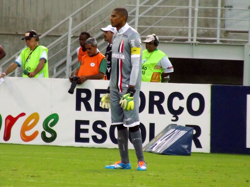 Série B: Tiago Cardoso comemora os 90 minutos sem levar gols após cinco jogos
