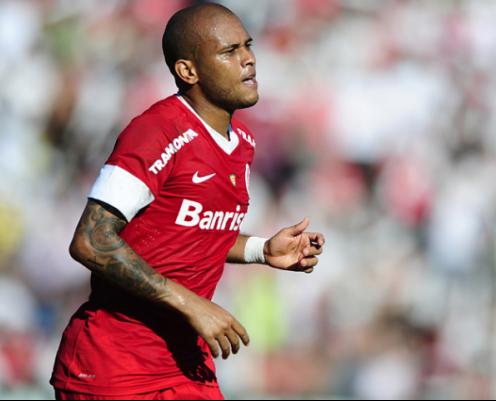 Lateral Gabriel revela contato do Palmeiras