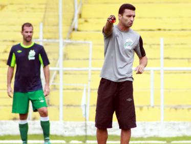 Junior Rocha faz grande trabalho no LEC