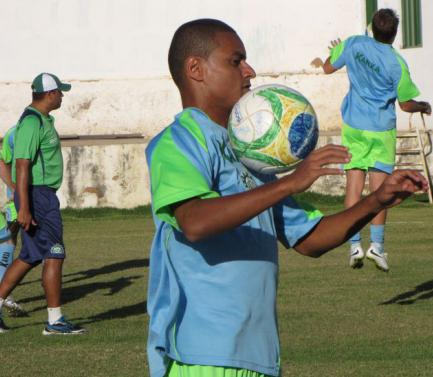 Ivonaldo em treino do Icasa: Reforço do Bugre?