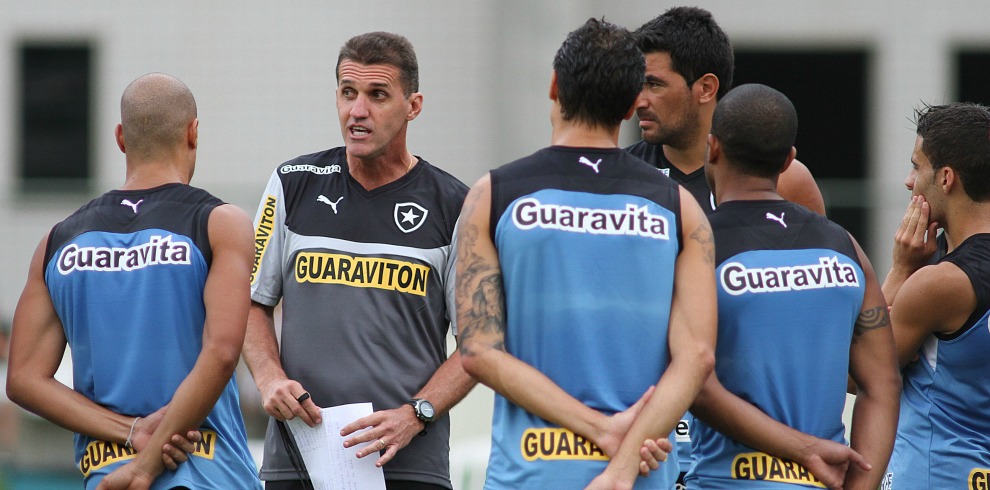 Mancini dá apoio a queixas de jogadores do Botafogo
