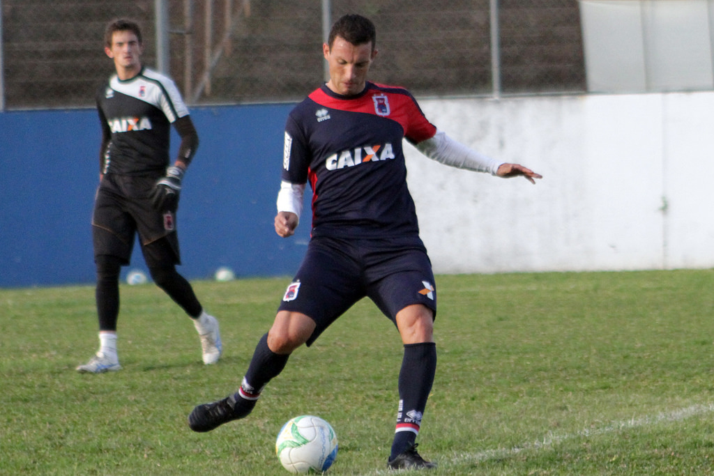 Série B: Contra a degola, Gustavo pede apoio da torcida do Paraná contra o Vila Nova