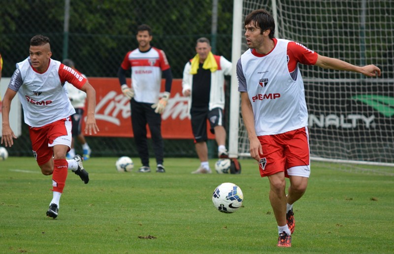Kaká, Antonio Carlos e Osvaldo treinam e devem jogar