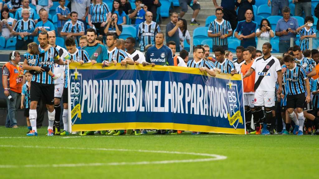 Jogadores do Bom Senso FC fazem pressão em Brasília