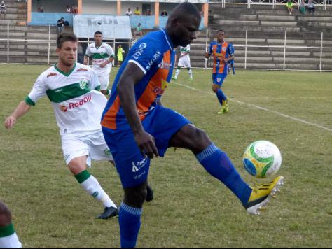 Duque de Caxias segue na luta para não deixar a 