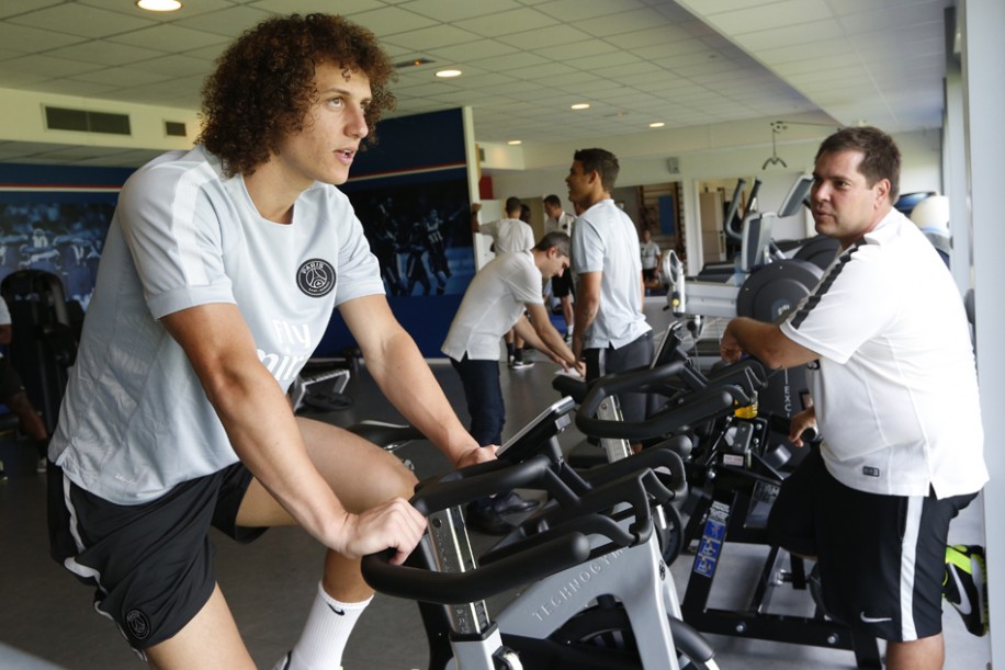 David Luiz chega ao PSG e presta tributo a ídolos