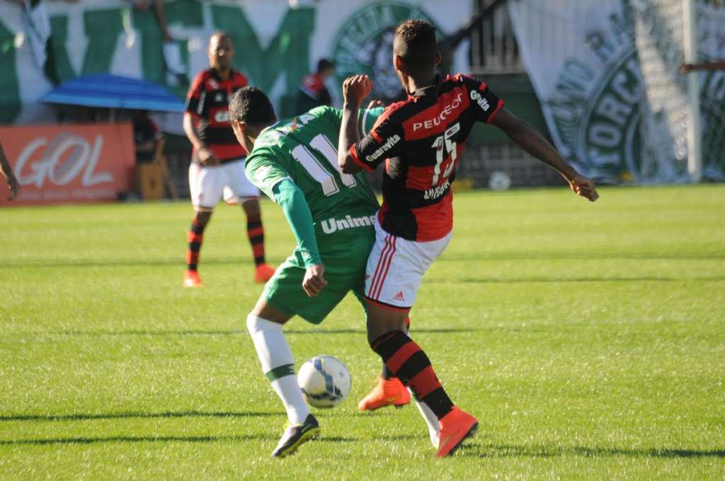 Chapecoense busca vitória para ficar longe da degola no Brasileirão