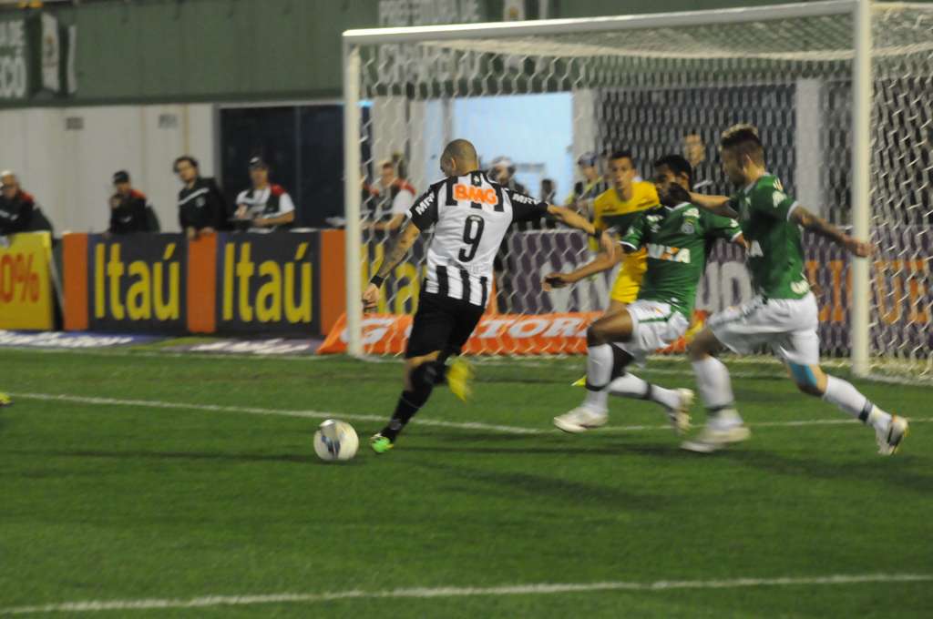 Levir Culpi lamenta empate do Atlético-MG e culpa má pontaria contra Chapecoense